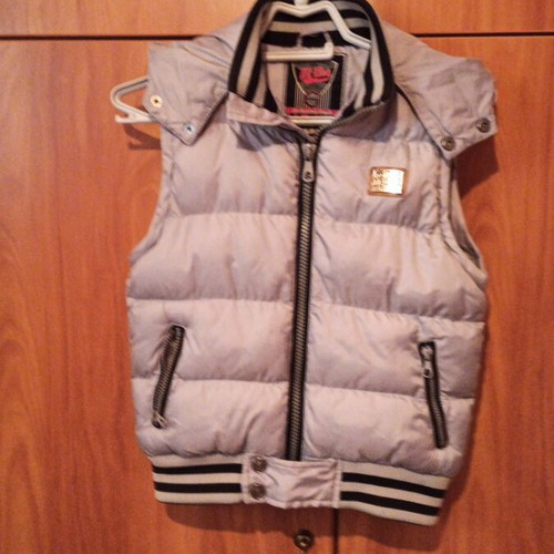 M-ONE sleeveless kids jacket silver like new, size S for 6 years old