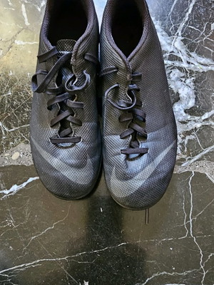 Ποδοσφαιρικά παπούτσια Nike μεταχειρισμένα, 2 ζευγάρια Ν36 και Ν38