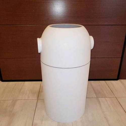 Chicco diaper disposal bin like new with odor sealing system