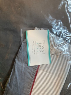 Baby crib bumper set new with quilt and striped sheet