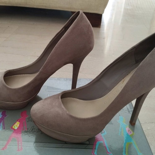 Stradivarius suede beige pumps like new