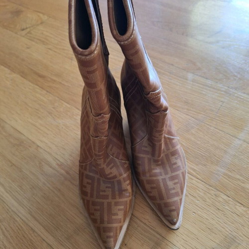Fendi cowboy boots like new, brown, size 40-41