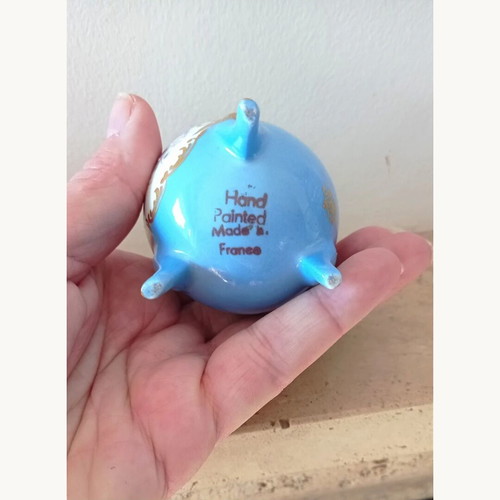 Vintage porcelain egg-shaped vase like new, French origin
