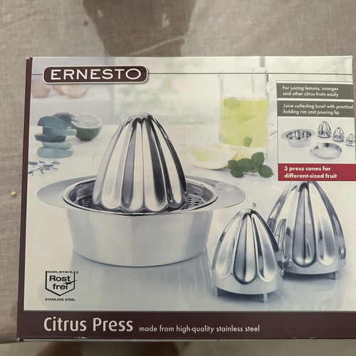 Lemon squeezer made of stainless steel new