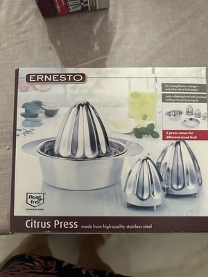 Lemon squeezer made of stainless steel new