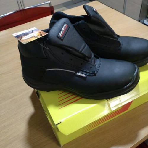 Work shoes new, waterproof, safety, size 44, black