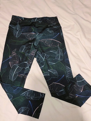 SugarFree sports leggings like new, size Large, black multicolor