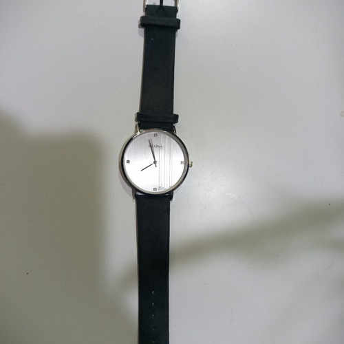 Women's watch new, unused without box, needs battery