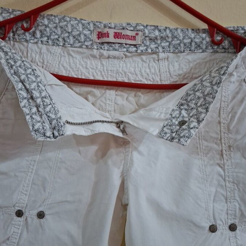 White Pink Woman Bermuda shorts size M like new, cargo style