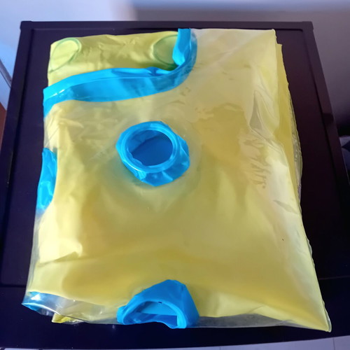 Inflatable beach mattress with suction cups like new, 1.85×0.75 m