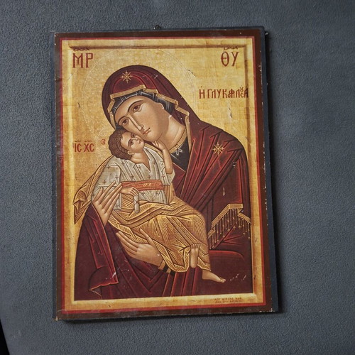 Religious icons used, including saints and Panagia images