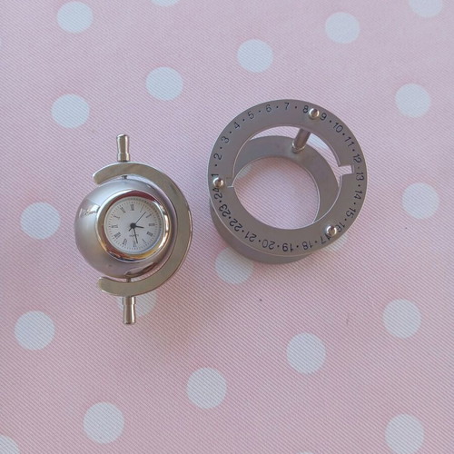 Vintage globe tabletop quartz clock like new