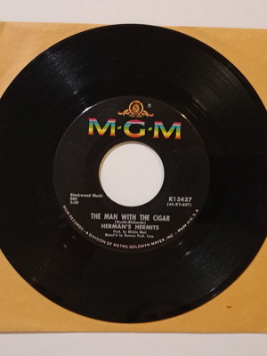 Δίσκος 45 στροφών MGM Records μεταχειρισμένος με "A Must To Avoid" και "The Man With The Cigar"