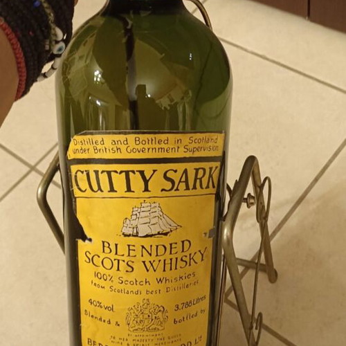 Cutty Sark Blended Scots Whisky 3.785L with metal stand new