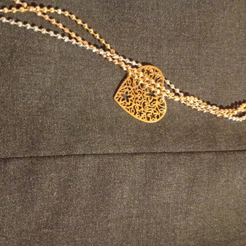 Necklace with hearts in three gold colors like new
