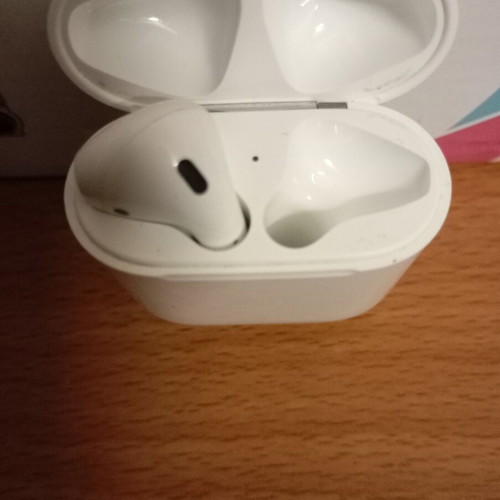 Apple AirPod left side only used, good working condition