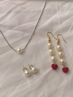 Pearl jewelry set new, necklace and 2 pairs of earrings