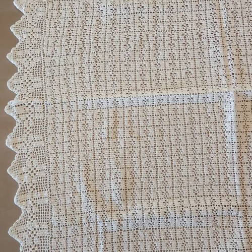 Set of 4 table linens in different sizes new
