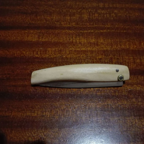 Traditional folding knife like new with wooden handle De Agostini