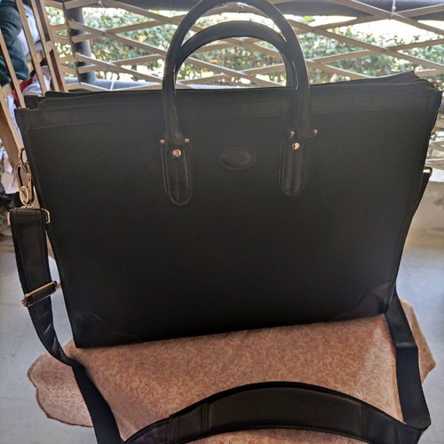 Unisex bag used in excellent condition, size 42x34x14 cm