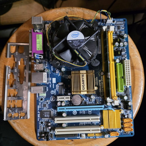 Motherboards Intel e8500 4GB amd athlon ii x2 240 4GB e7500 2GB used