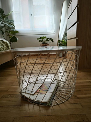 Storage coffee table like new