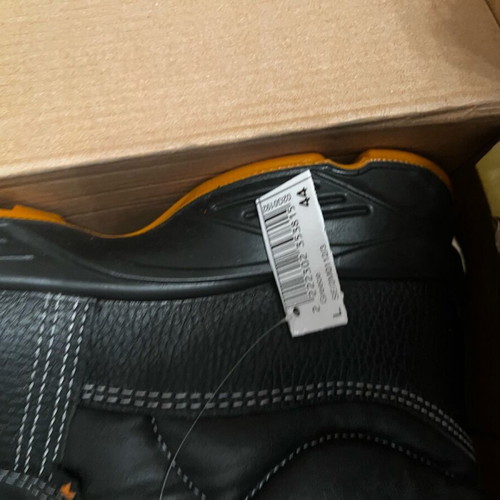 Work Shoes size 44 new, waterproof, anti-slip with steel toe