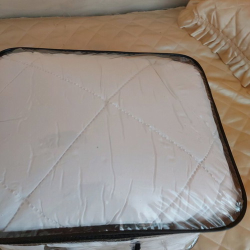 Lightweight quilt for bed new, 200x190 cm, white