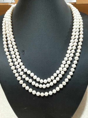 Necklace with real white pearls new, from personal collection, very long