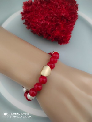 Κόκκινο γυναικείο βραχιόλι με νεφρίτη, πέρλες και χρυσή μεταλλική καρδιά χειροποίητο καινούργιο