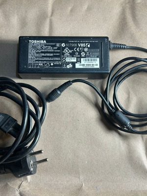 TOSHIBA PA3716E-1AC3 захранващ адаптер за лаптоп употребяван