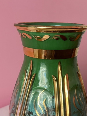 Vintage βάζο 22cm μεταχειρισμένο, σμαραγδί με ανάγλυφο χρυσό