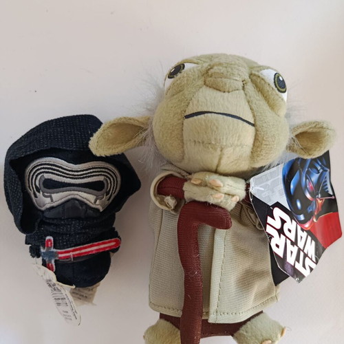 Star Wars Yoda and Kylo Ren plush set like new