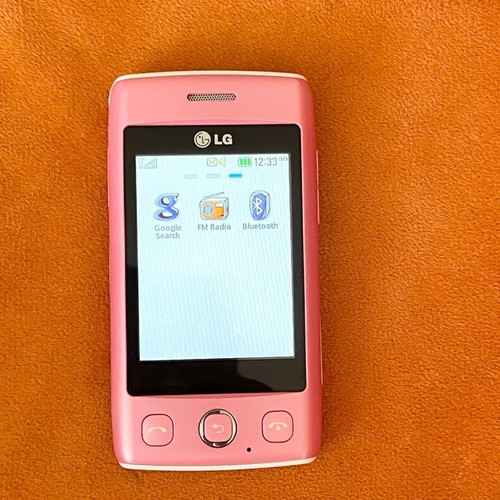 LG Cookie Lite T300 new pink phone with accessories
