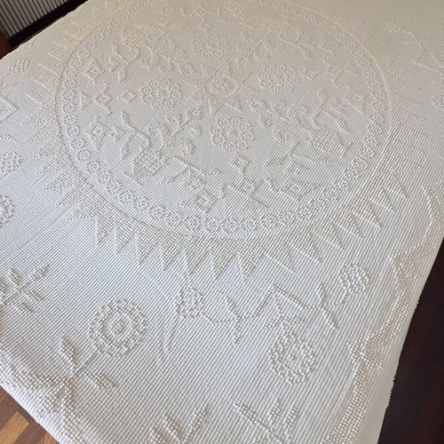 Surety king size cotton embossed bedspread like new, white