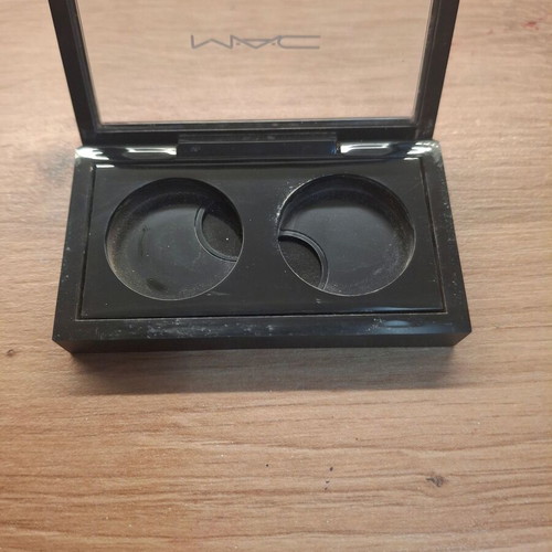 Mac magnetic eyeshadow case for 2 shadows like new