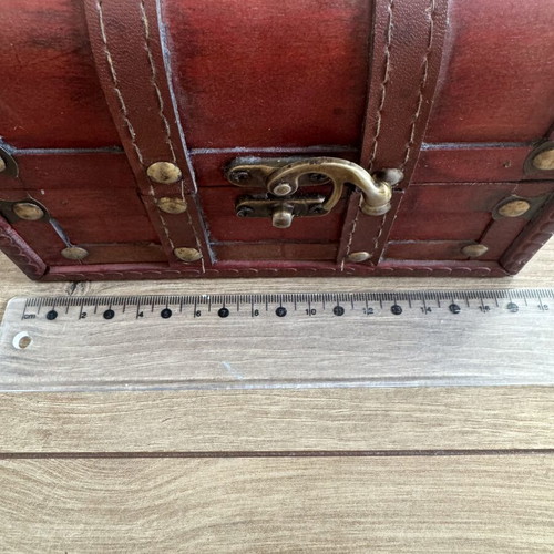 Vintage treasure chest wooden, like new
