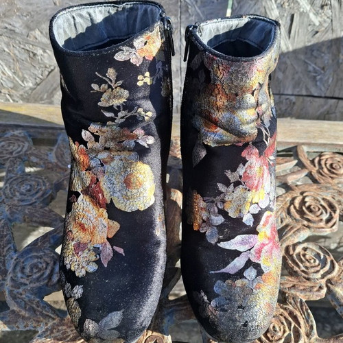 Floral Velvet Boots CHRYSANTHOU like new, size 38