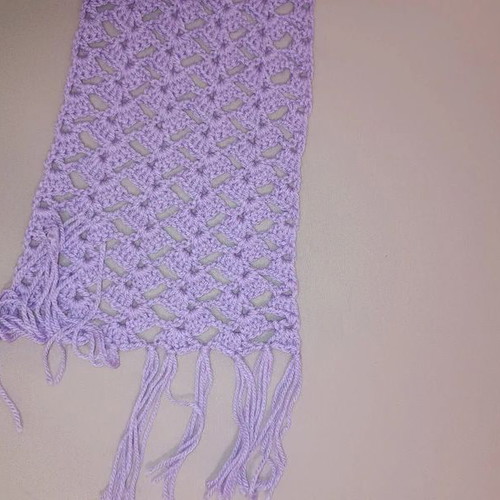 Knitted scarf like new, wool, purple with fringes