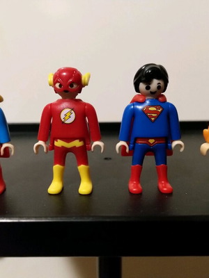 Playmobil kinder surprise Superman, Supergirl, Flash and Aquaman new