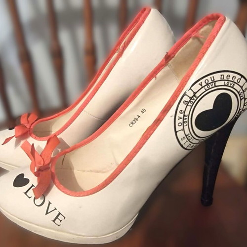 Women's pumps size 40 used, white with coral details
