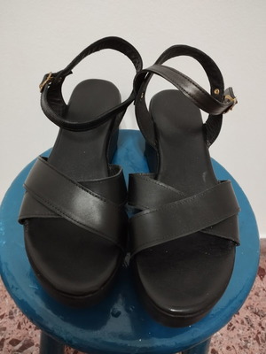 Leather platform shoes new, size 38, black
