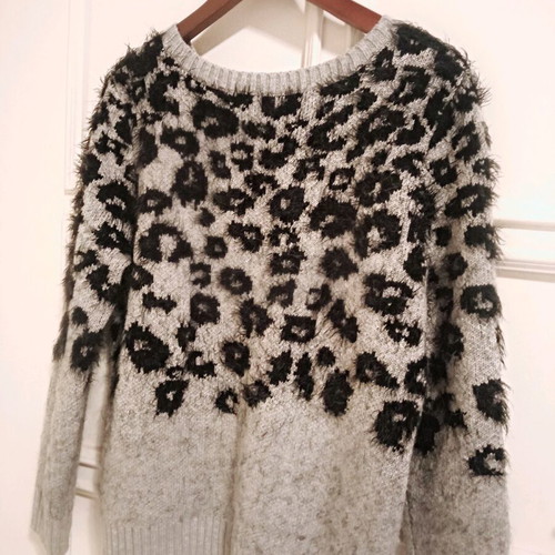 Knitted animal print sweater like new, black-gray, size M