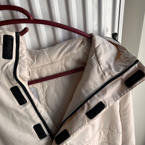 Pull and Bear white windproof waterproof jacket like new, unisex
