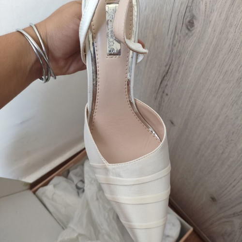 White pumps size 39