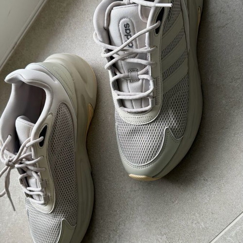 Adidas Ozelle Cloudfoam brand new, size 45, beige sneakers