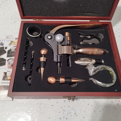 Wine Opener Set in Luxury Wooden Case new