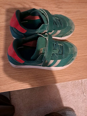 Παιδικό αθλητικό παπούτσι Adidas μεταχειρισμένο, μέγεθος 26, πράσινο