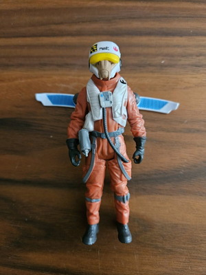 Hasbro's Star Wars Ello Asty figure like new