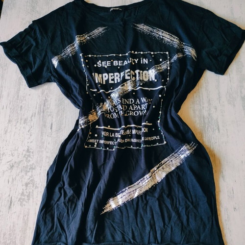 T-shirt black with inscriptions like new, cotton, front shorter back longer